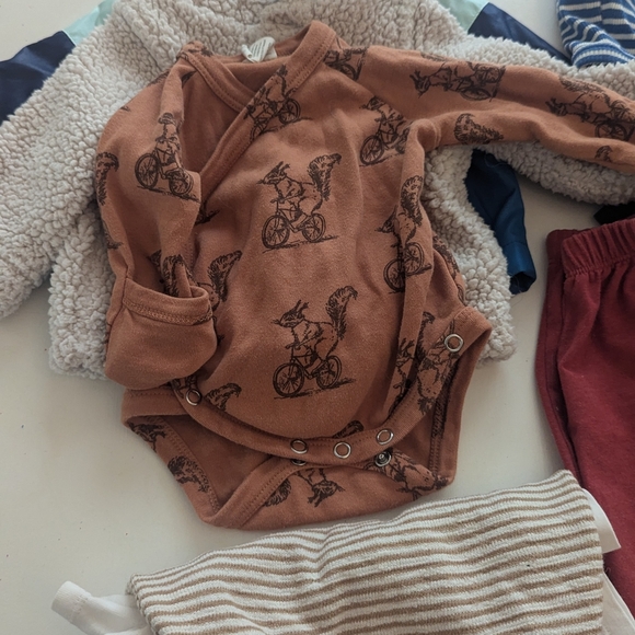 Baby Clothing Bundle with Kate Quinn Hats H&M Organic Cotton 0-3 Months - Picture 6 of 10